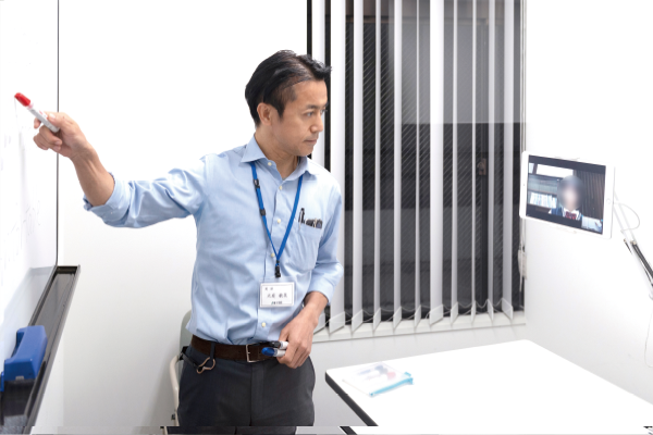 4段階の厳しい選考基準をクリアしたプロの講師陣イメージ