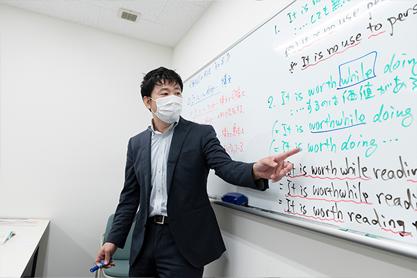 4段階の厳しい選考基準をクリアしたプロの講師陣イメージ