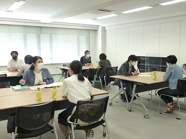 希望者には個別面談も行います。