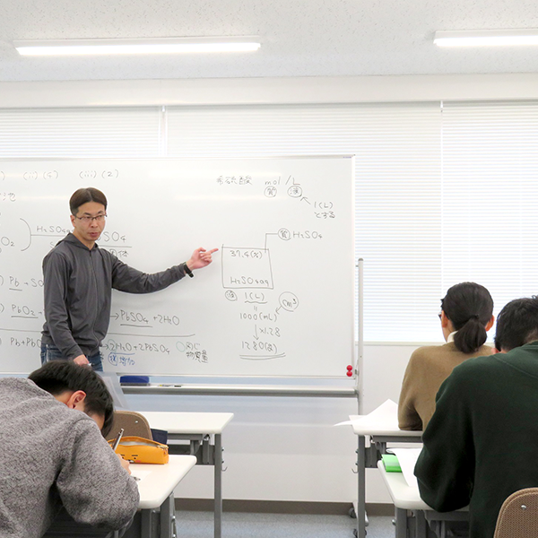 指導を行うのは医学部受験に精通した富士学院講師陣
