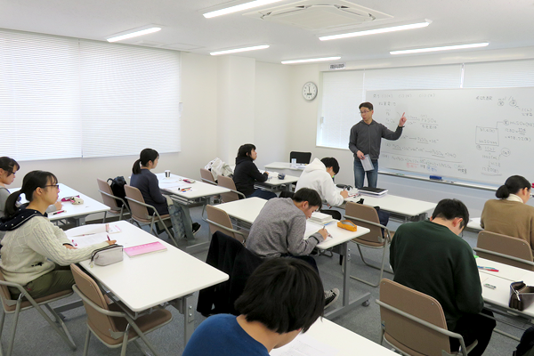 指導を行うのは医学部受験に精通した富士学院講師陣